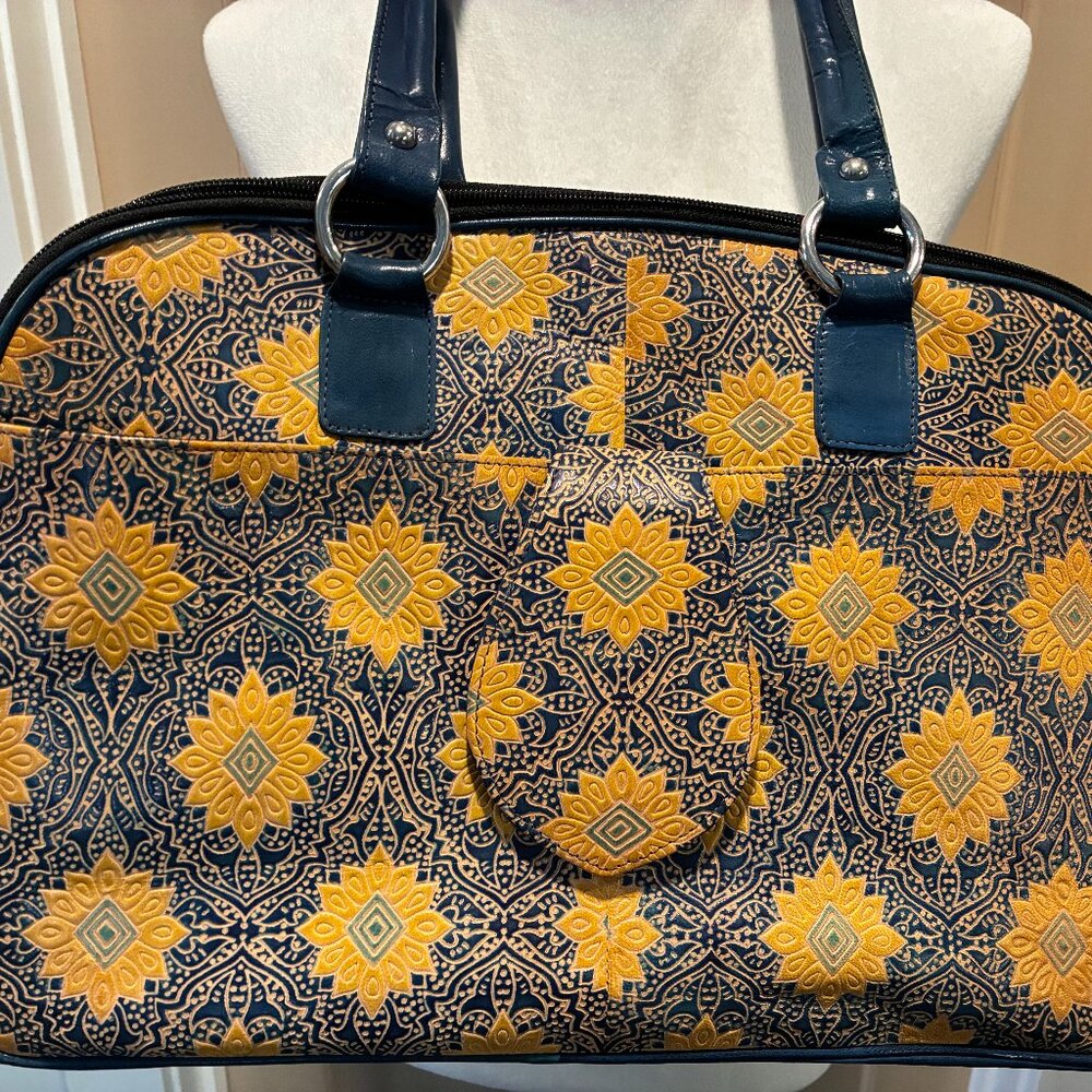 Hand-crafted leather pet carrier by Dharma Dog/Dharma Cat